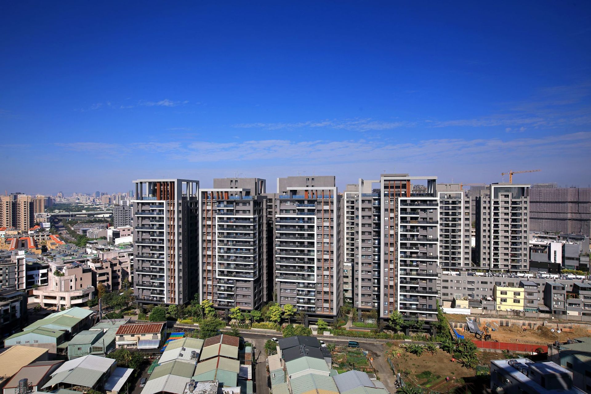 ALL_catalog_25I30_mhzO5FA0zc